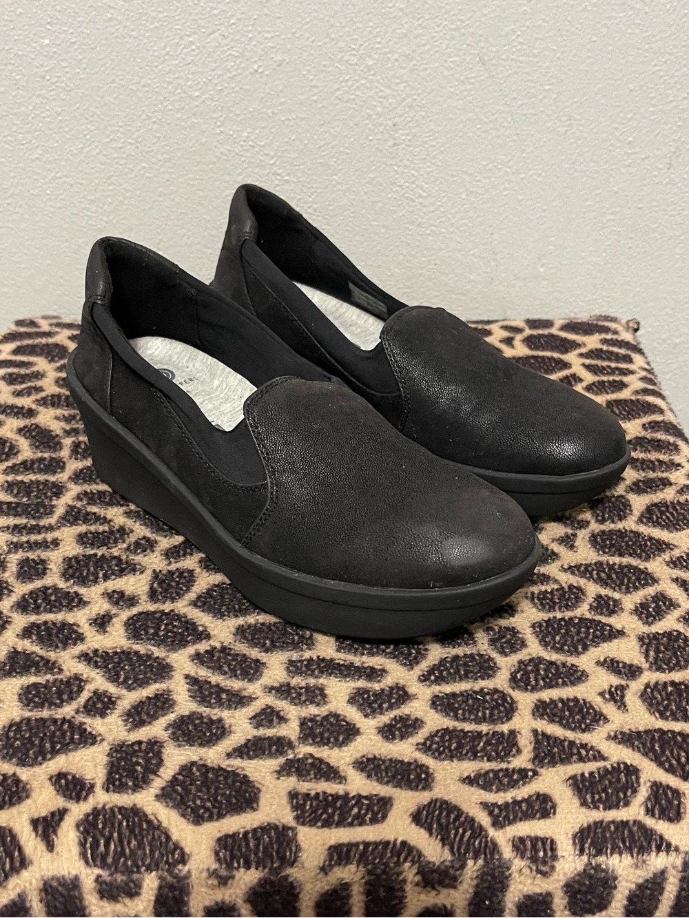 Clarks Cloudsteppers Soft Footbed Slip On Shoes Black Womens 7